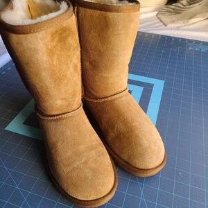 Minnetonka Suede Boots Sheepskin Wool Lining